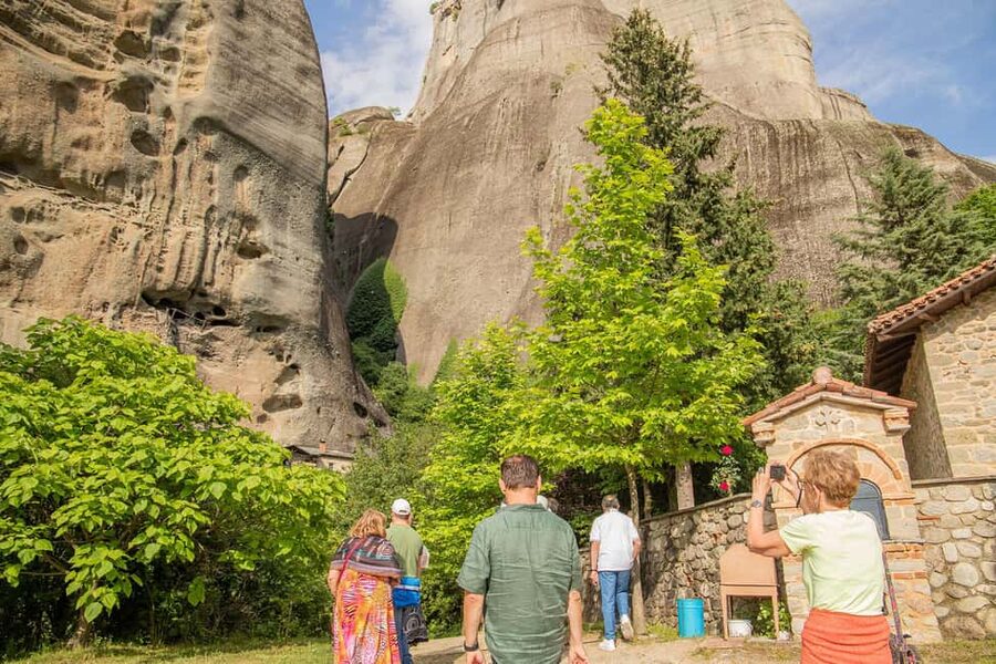 From Athens: Meteora Monasteries and Hermit Caves Tour - The coach ride from Athens to Kalabaka