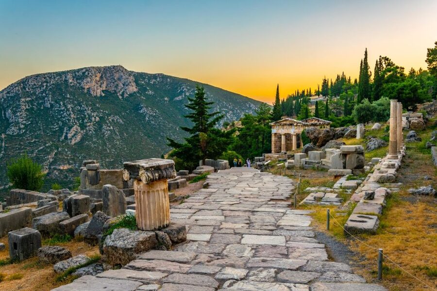 From Athens: Temple of Apollo and Oracle Delphi Day Trip - The bronze Charioteer and Delphi Museum
