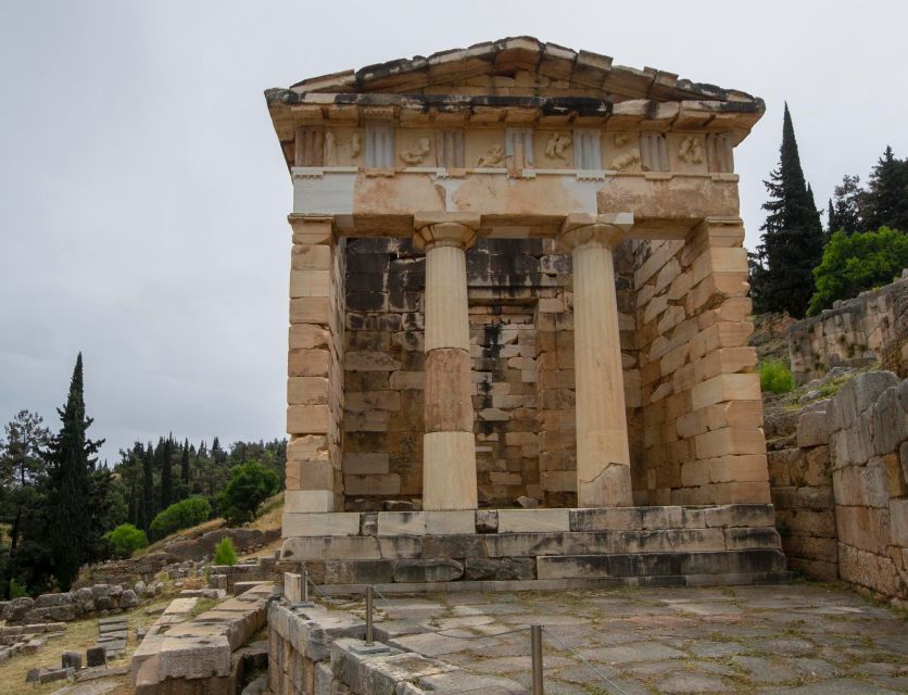 ''Full-Day Tour of Delphi-Monastery Hosios Loukas- Livadia'' - A Delphi village lunch break