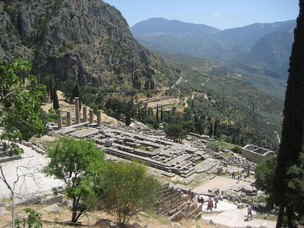 Historical Delphi One Day Tour with Arachova Stop & Expert Guide - Walking through the Archaeological Site of Delphi