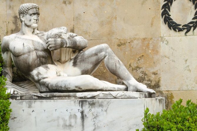 Thermopylae and Delphi Private Full-Day Tour from Athens - A short stop in Arachova
