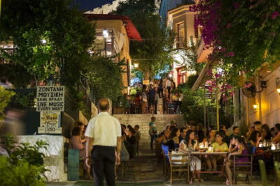 Traditional Greek Show in Plaka with Dinner