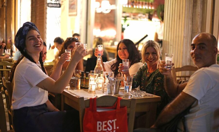 Twilight Athens Tour inc. rooftops, tastings & 3 drinks - Key points to know before booking