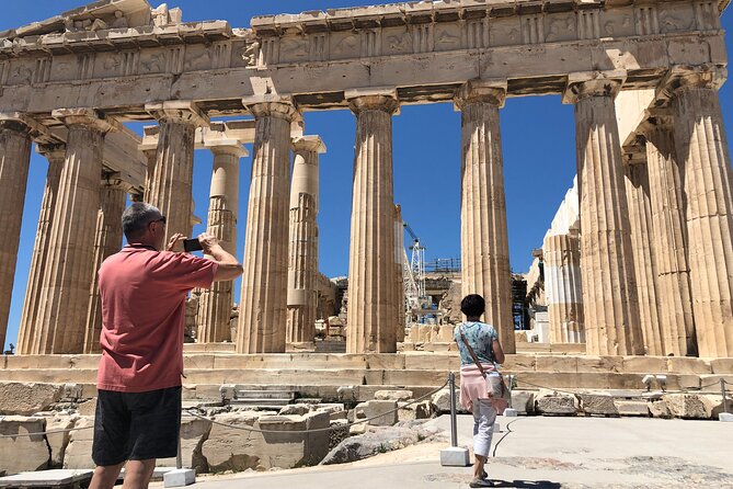 Visit of the Acropolis with an official guide in Spanish - The Erechtheion and the famous Caryatids